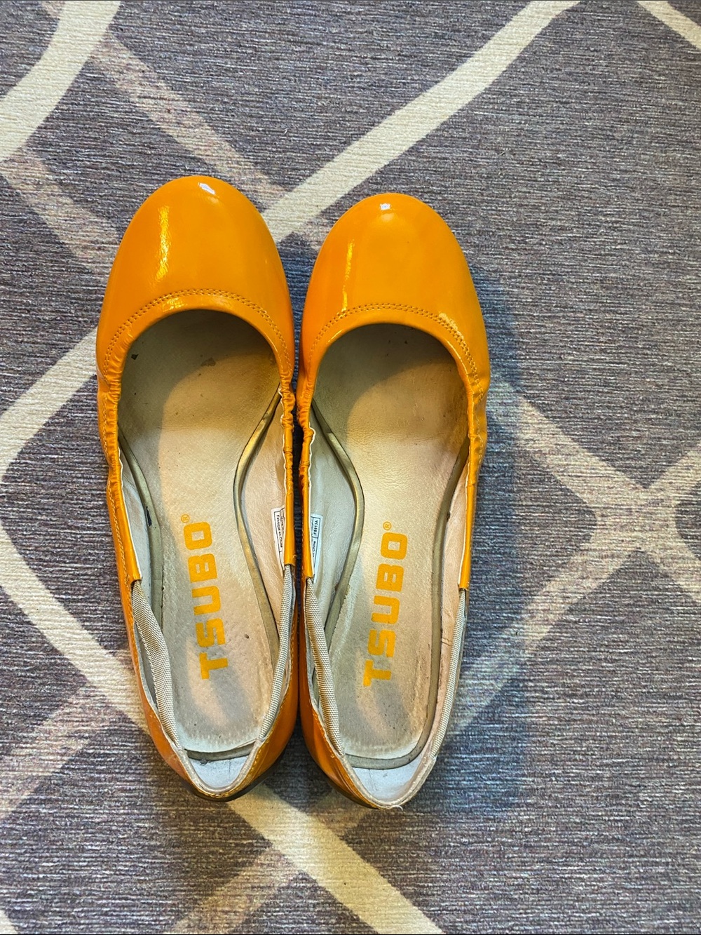 Tsubo Women's Bright Orange Patent Ballet Flats